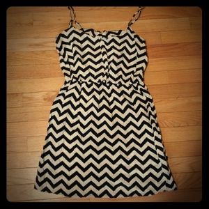 Zig zag pattern black and white summer dress